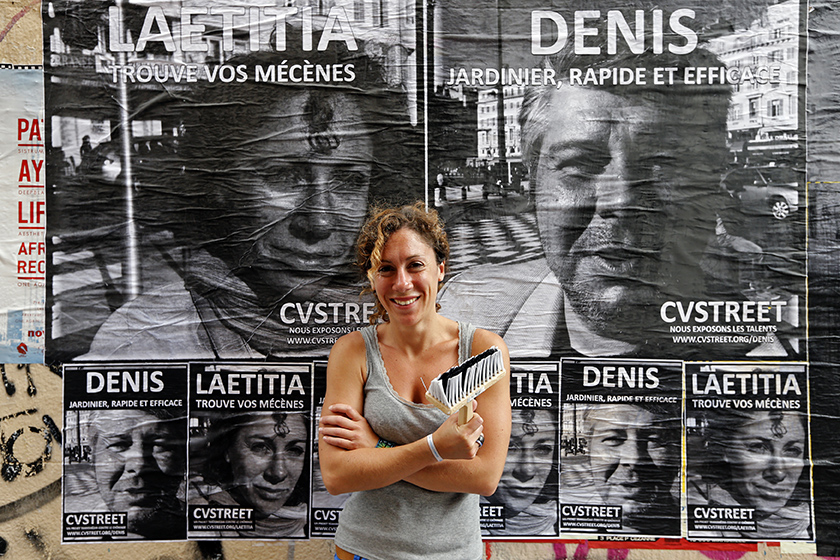 CV géant visible dans la rue